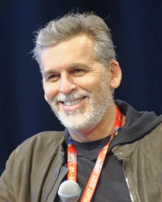 Oded Fehr height profile photo