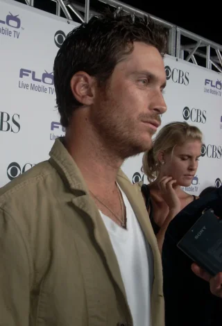Oliver Hudson height profile photo