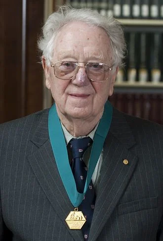 Oliver Smithies height profile photo