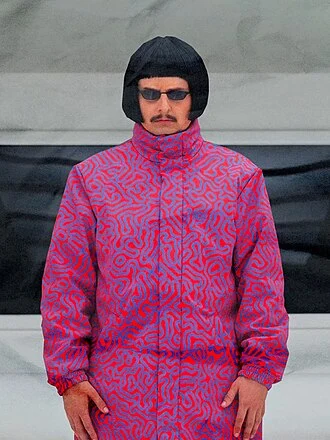 Oliver Tree height profile photo