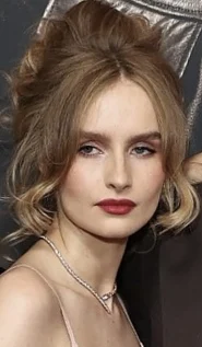 Olivia DeJonge height profile photo