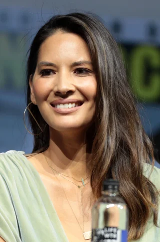 Olivia Munn height profile photo