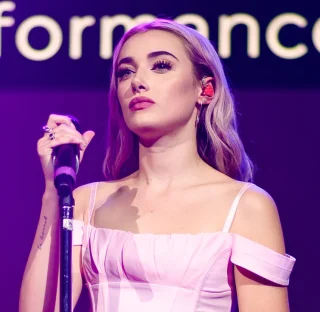 Olivia O'Brien height profile photo