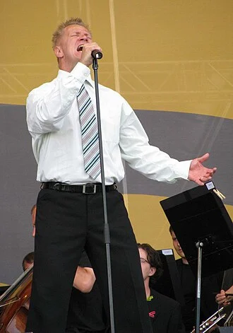 Olli Lindholm height profile photo