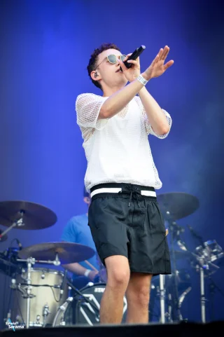 Olly Alexander height profile photo