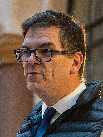 Olly Robbins height profile photo