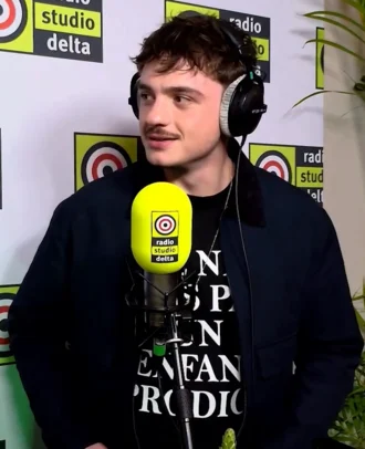 Olly (singer) height profile photo