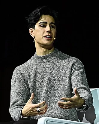 Omid Scobie height profile photo