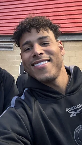 Onel Hernández height profile photo