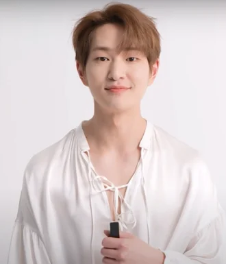 Onew height profile photo