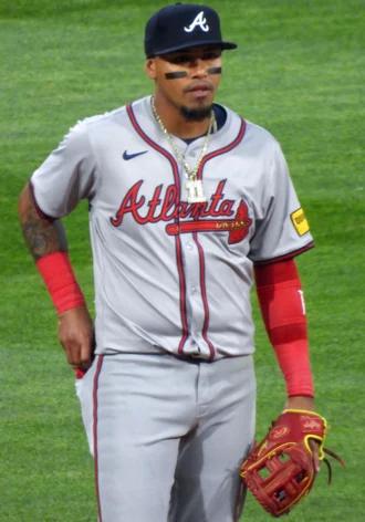 Orlando Arcia height profile photo