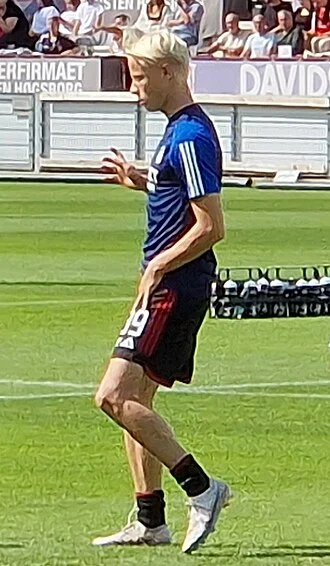 Oscar Højlund height profile photo