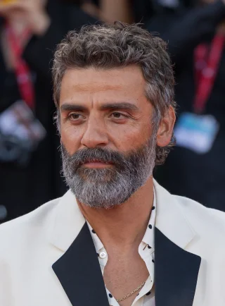 Oscar Isaac height profile photo
