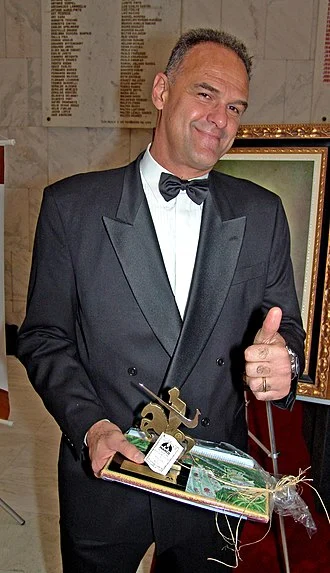 Oscar Schmidt height profile photo