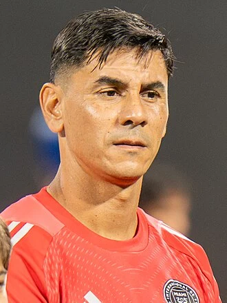 Oscar Ustari height profile photo