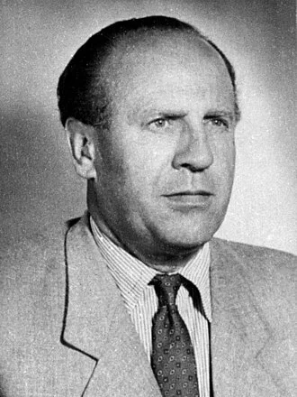 Oskar Schindler height profile photo