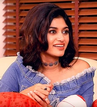 Oviya height profile photo