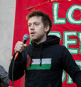 Owen Jones height profile photo
