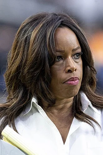 Pam Oliver height profile photo