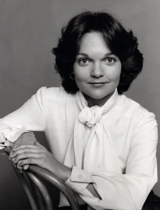 Pamela Reed height profile photo