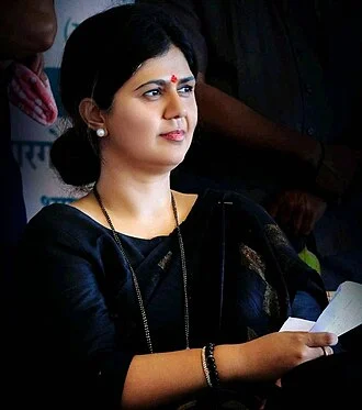 Pankaja Munde height profile photo