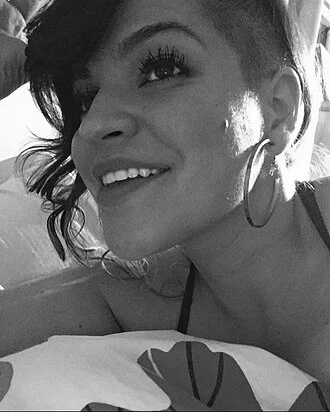 Paola Lázaro height profile photo