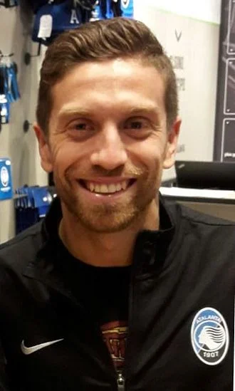Papu Gómez height profile photo