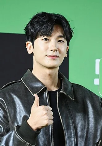 Park Hyung-sik height profile photo