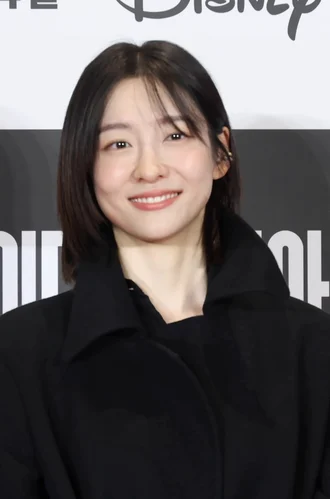Park Ji-hyun (actress) height profile photo