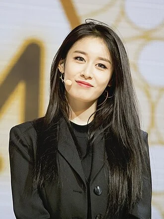 Park Ji-yeon height profile photo