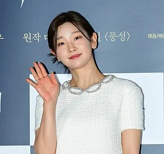 Park So-dam height profile photo