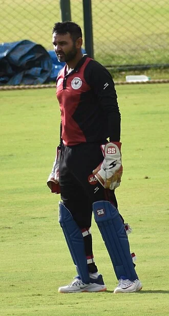 Parthiv Patel height profile photo