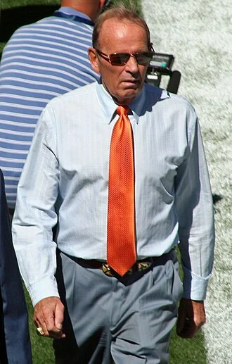 Pat Bowlen height profile photo