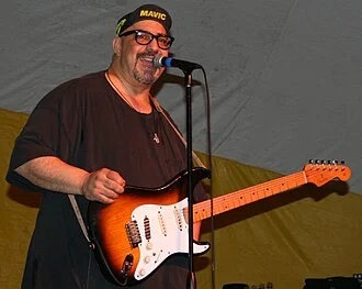 Pat DiNizio height profile photo