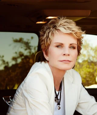 Patricia Cornwell height profile photo