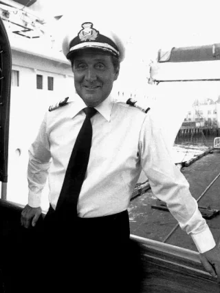 Patrick Macnee height profile photo