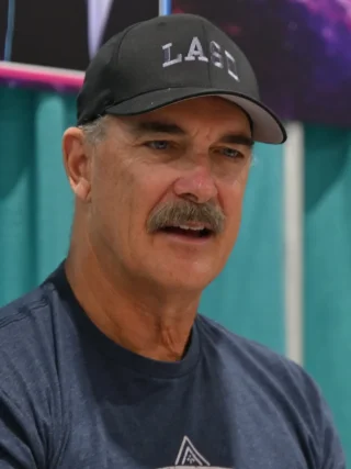 Patrick Warburton height profile photo