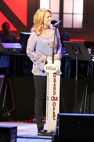 Patty Loveless height profile photo