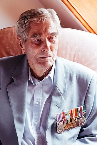 Paul Farnes height profile photo