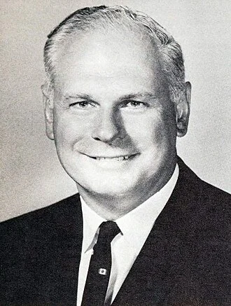 Paul Hellyer height profile photo