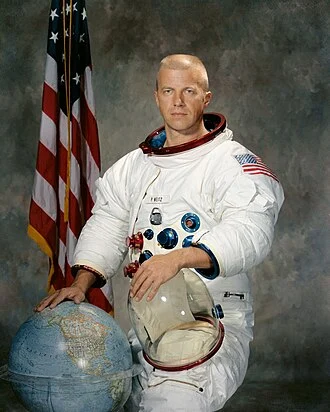 Paul J. Weitz height profile photo