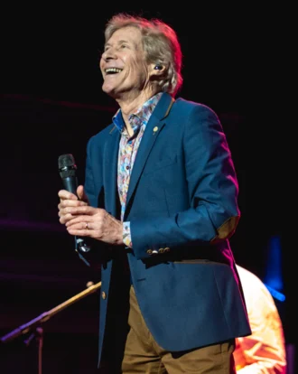 Paul Jones (singer) height profile photo