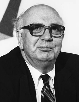 Paul Volcker height profile photo