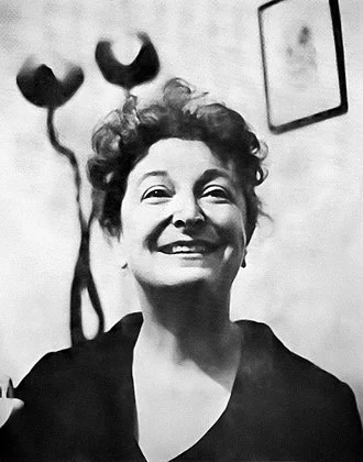 Pauline Kael height profile photo