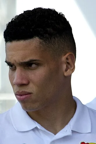 Paulinho (footballer, born July 2000) height profile photo
