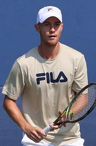 Pavel Motl height profile photo