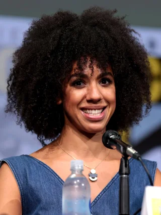 Pearl Mackie height profile photo