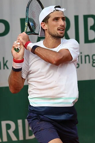 Pedro Cachin height profile photo