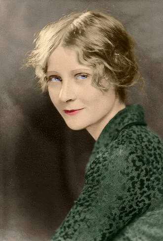Peg Entwistle height profile photo
