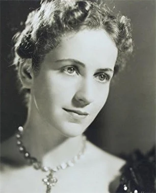 Peggy Ashcroft height profile photo